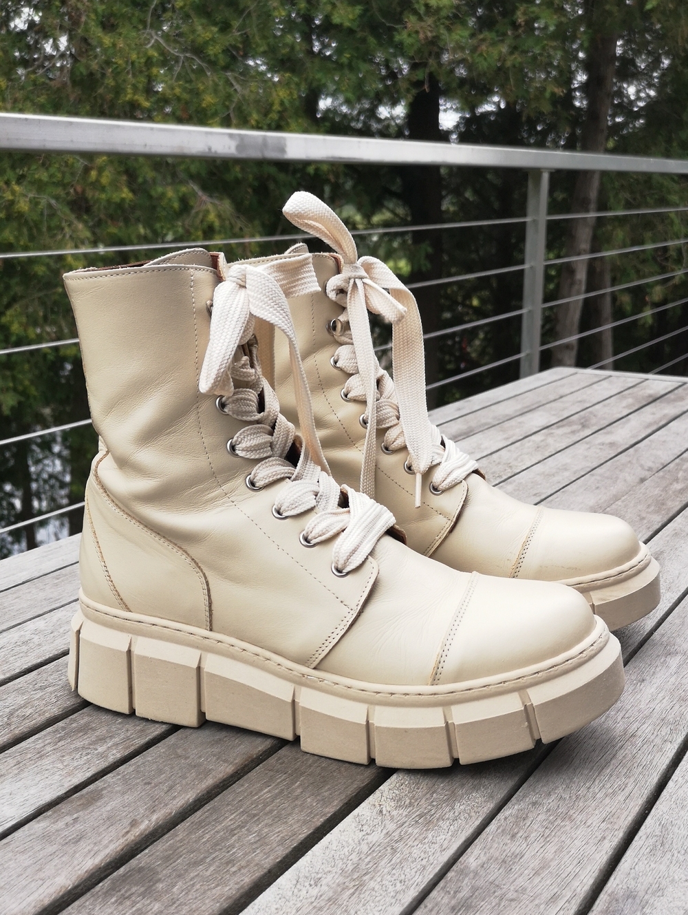 Alohas laced leather ankle boots
